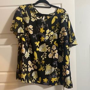 Loft Plus Size 18 Short Sleeved Top with Buttoned Sleeve Detailing